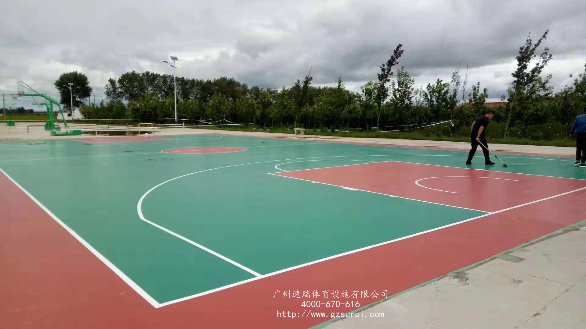 黑龍江齊齊哈爾市龍江縣頭站鎮(zhèn)廣場(chǎng)硅PU籃球場(chǎng)“速瑞體育”