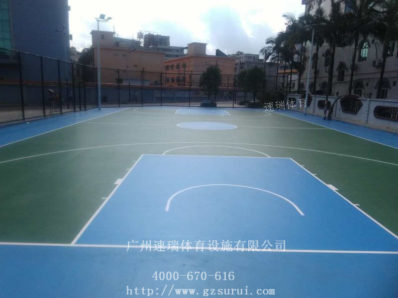 怎樣才能鋪設(shè)一個專業(yè)標(biāo)準的硅PU球場“速瑞體育”