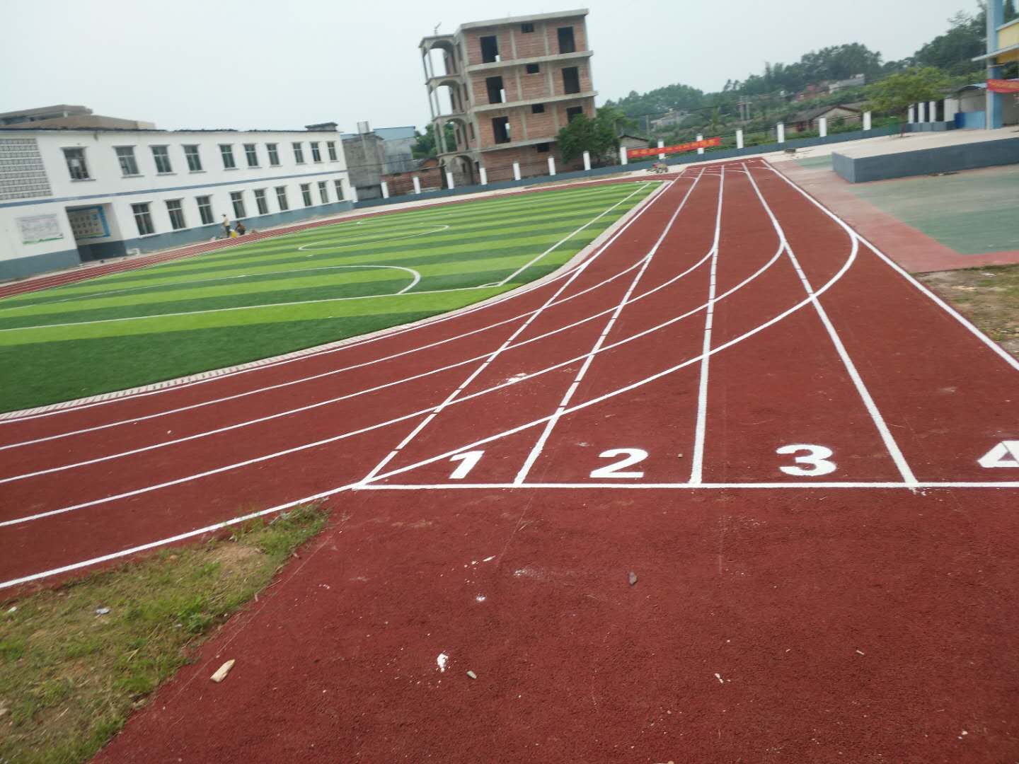 學校透氣型塑膠跑道.jpg